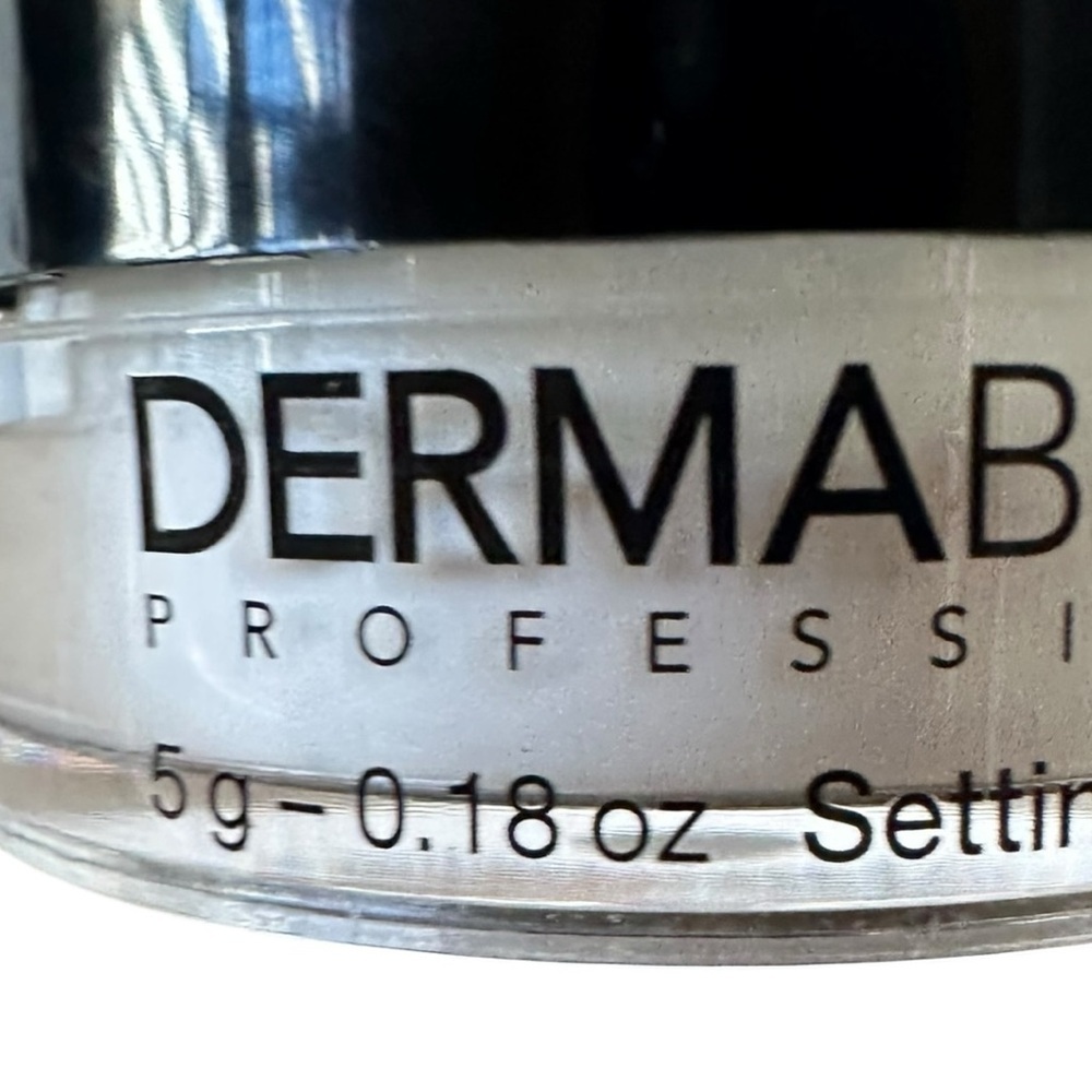 Dermablend Professional Translucent Setting Powder - Picture 2 of 5